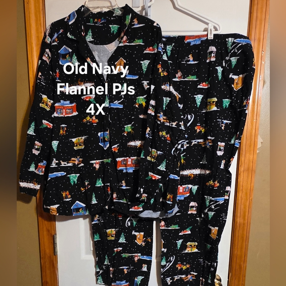 Old Navy Black Holiday Print Flannel Pajama Set